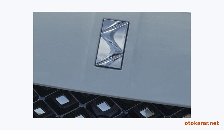 DS Automobiles DS 7 resmi