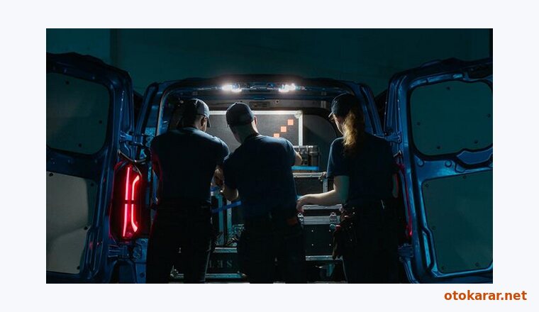 Ford Transit Custom Van resmi