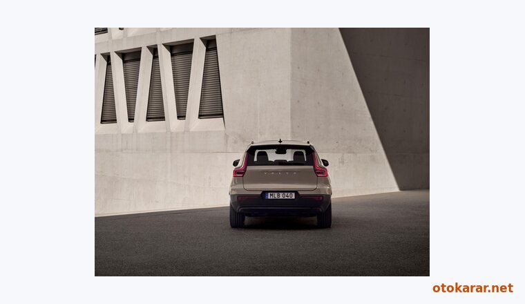 Volvo EX40 resmi
