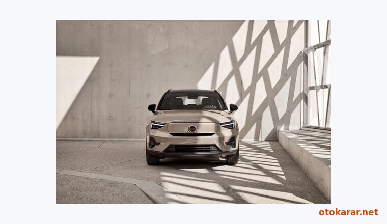 Volvo EX40 resmi