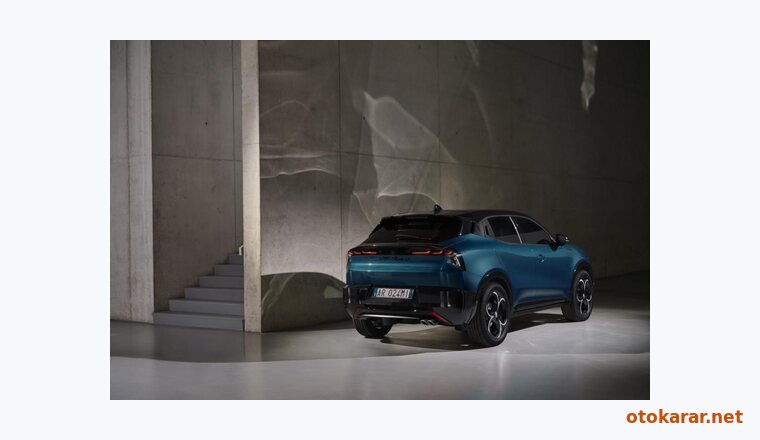 Alfa Romeo Junior İbrida resmi