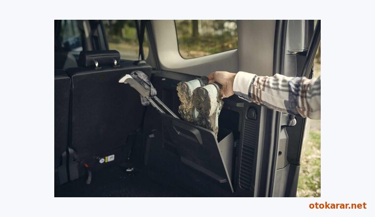 Ford E-Tourneo Courier resmi