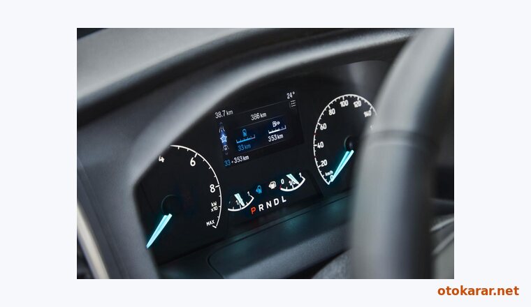Ford Tourneo Custom Minibüs BEV resmi