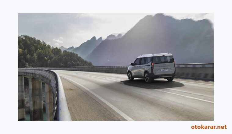 Ford Journey Courier resmi