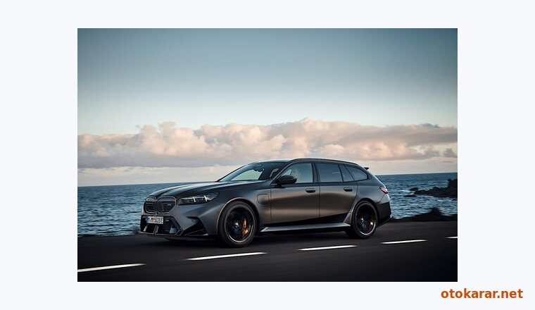 BMW M5 Touring resmi