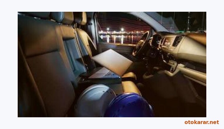 Opel Vivaro Cargo resmi