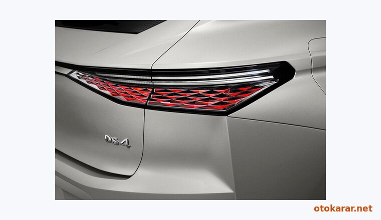 DS Automobiles DS 4 resmi