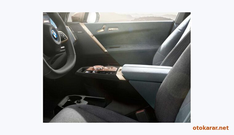 BMW İX resmi