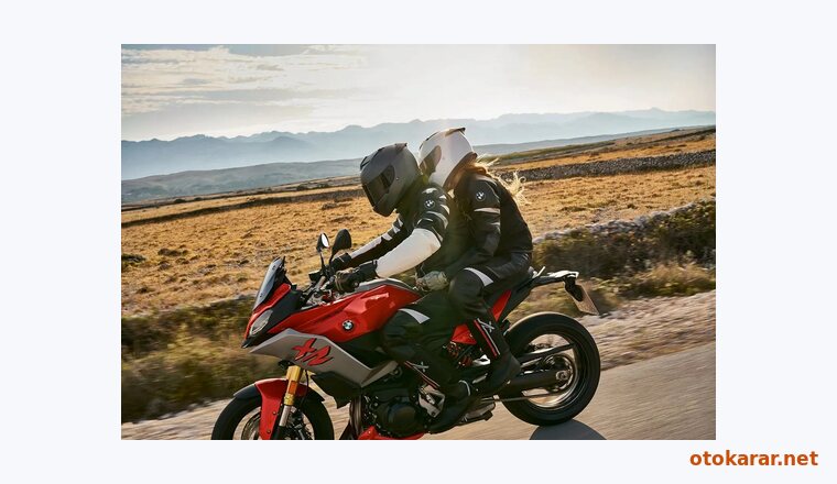 BMW F 900 XR Triple Black resmi