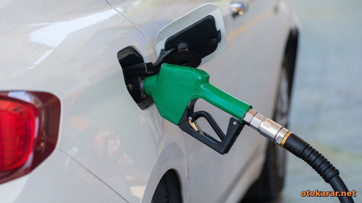 Hibrit mi, Elektrikli mi, Benzinli mi? 2026 Yakıt Tipi Rehberi